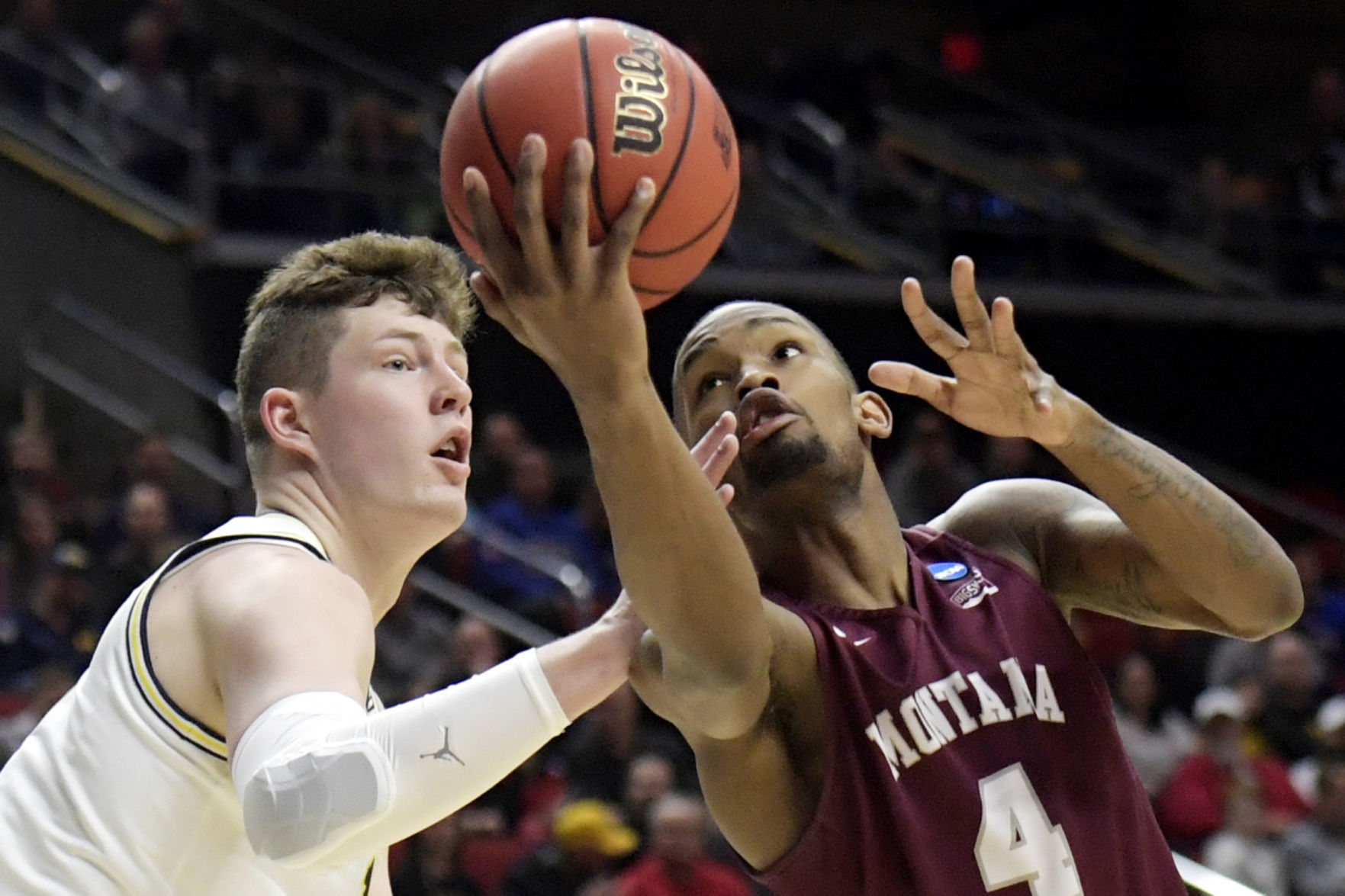 Sayeed Pridgett shoots a layup